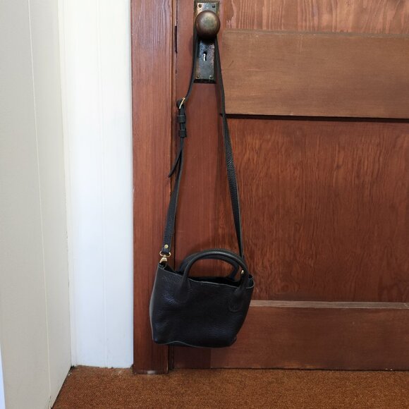 Portland Leather Raindrop Crossbody Bag In Pebbled Black